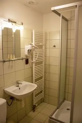 Büyük Yataklı Tek Kişilik Oda