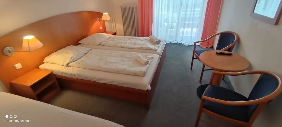 Üç Kişilik Oda