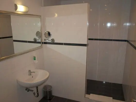 Standard Tek Büyük Yataklı Oda, Ortak Banyo