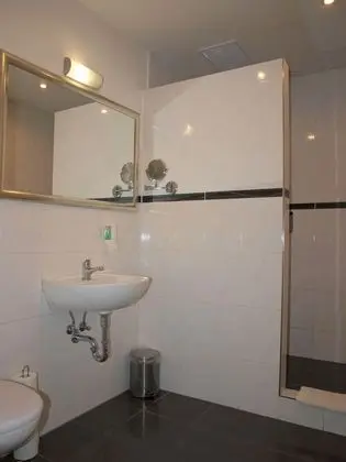 Standard Üç Kişilik Oda, Ortak Banyo