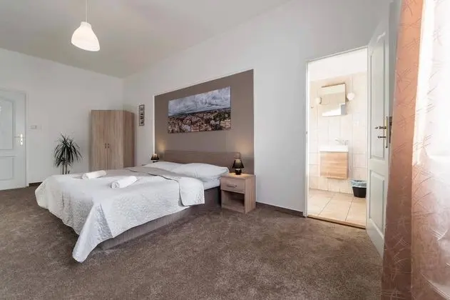 Tek Büyük veya İki Ayrı Yataklı Oda