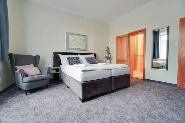 Business Tek Büyük Yataklı Oda