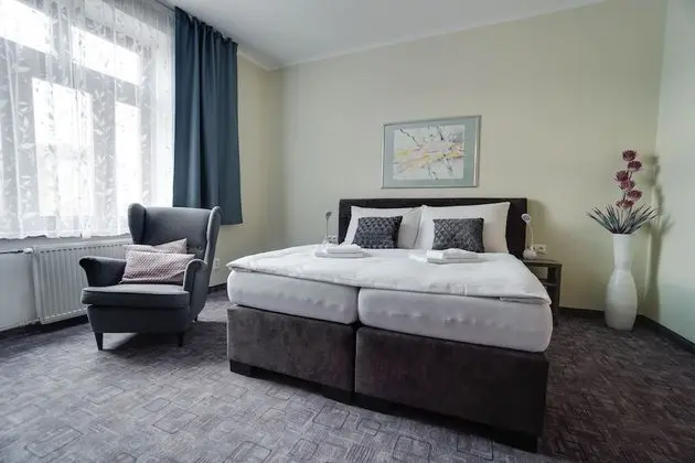 Business Tek Büyük Yataklı Oda