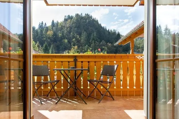 Üç Kişilik Oda, Balkon