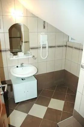 Üç Kişilik Oda