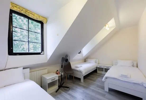 Basic Triple Room Jaune