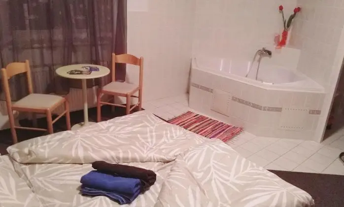Tek Büyük Yataklı Oda, Jakuzi