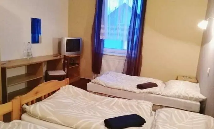 Üç Kişilik Oda