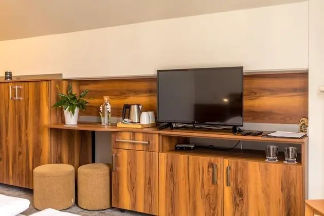 Tek Büyük Yataklı Oda, 2 Tek Kişilik Yatak, Balkon, Dağ Manzaralı