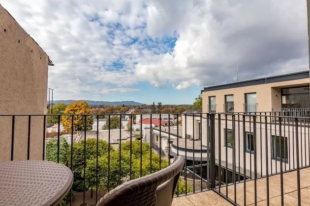 Tek Büyük Yataklı Oda, 2 Tek Kişilik Yatak, Balkon, Dağ Manzaralı