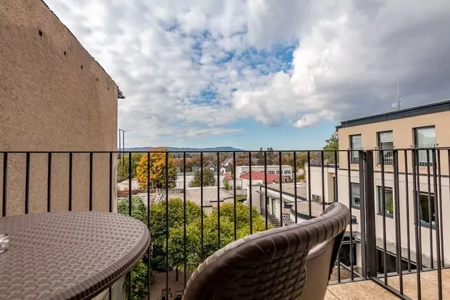 Tek Büyük Yataklı Oda, 2 Tek Kişilik Yatak, Balkon, Dağ Manzaralı