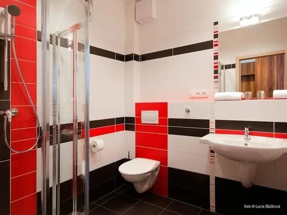 Tek Büyük Yataklı Oda, 2 Tek Kişilik Yatak, Balkon, Dağ Manzaralı