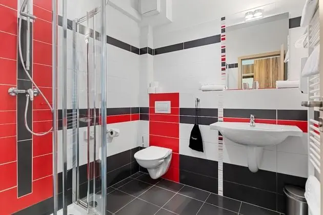 Tek Büyük Yataklı Oda, 2 Tek Kişilik Yatak, Balkon, Dağ Manzaralı