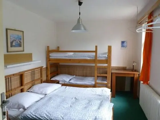 Economy Dört Kişilik Oda, Ortak Banyo