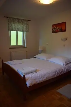 Classic Tek Büyük Yataklı Oda