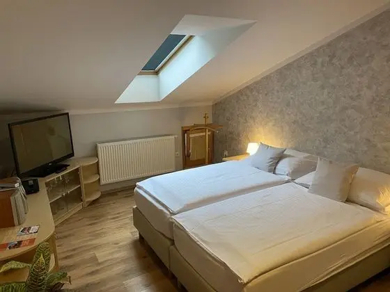 Tek Büyük Yataklı Oda (attic)