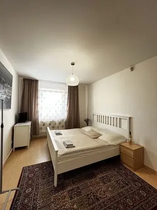 Oda, 1 Büyük (Queen) Boy Yatak, Ortak Banyo
