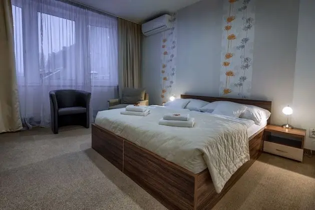 Tek Büyük veya İki Ayrı Yataklı Oda