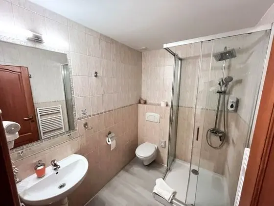 Comfort Tek Büyük veya İki Ayrı Yataklı Oda