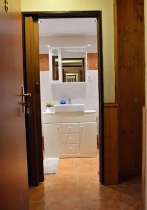 Dört Kişilik Oda, Ortak Banyo