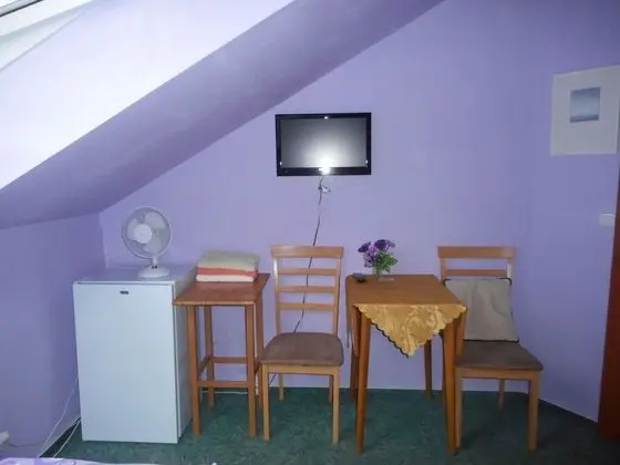 Tek Büyük Yataklı Oda, Ortak Banyo (1)