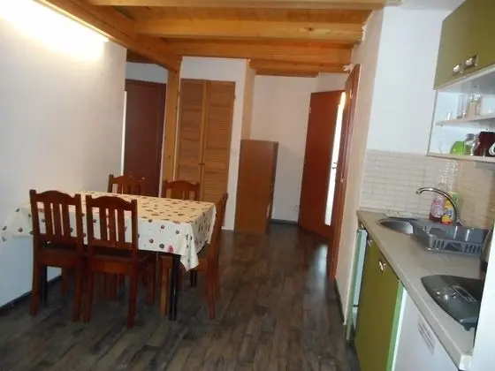 Tek Kişilik Oda, Ortak Banyo (3)