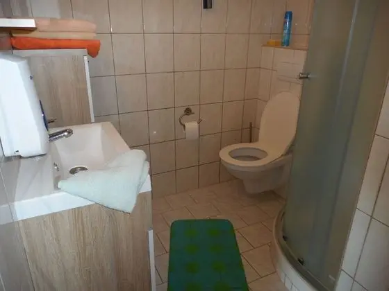 Tek Kişilik Oda, Ortak Banyo (3)