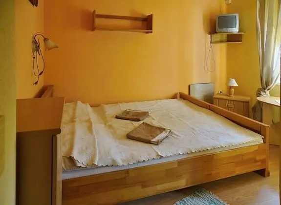 Büyük Yataklı Tek Kişilik Oda