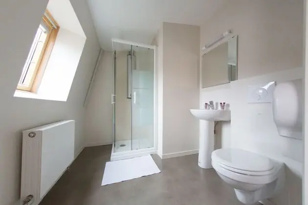 Bed in for 4 bed room with private bathroom