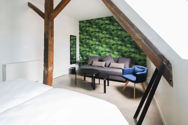 İki Ayrı Yataklı Oda, Ortak Banyo