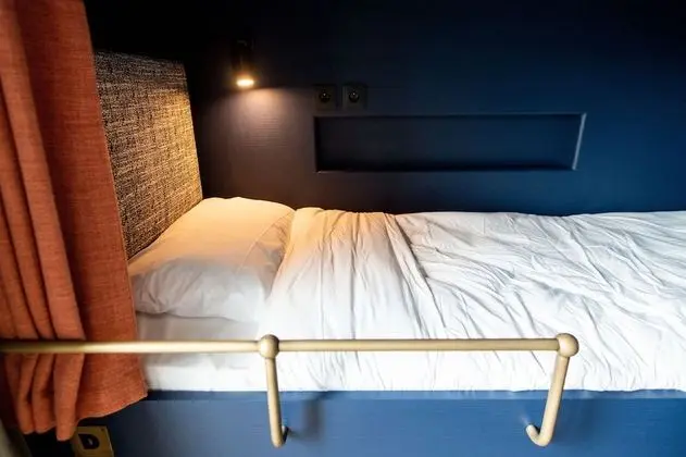 Lit en dortoir de 4 lits salle de bain commune