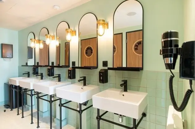 Lit en dortoir de 4 lits salle de bain commune