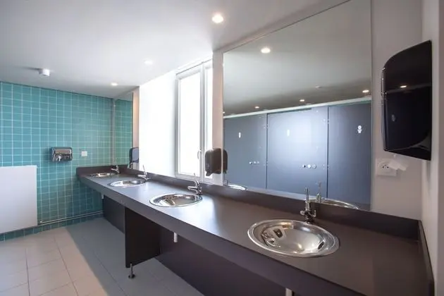 Bed in 6 bed room with shared bath room