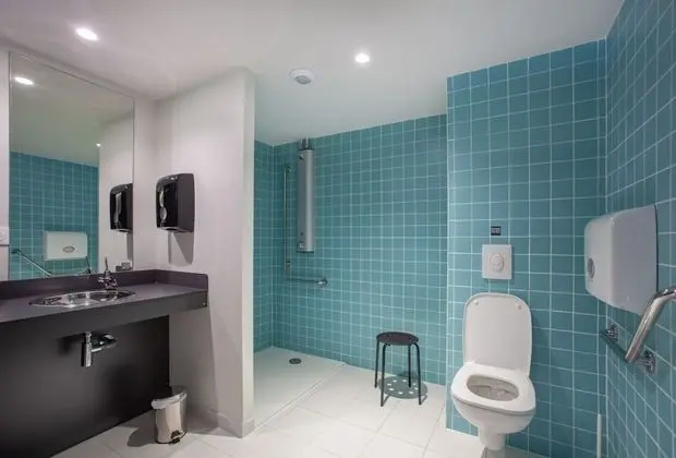 Bed in 6 bed room with shared bath room