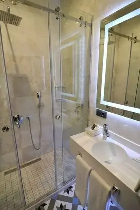 Connecting 2 Double Rooms