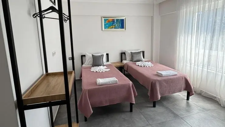 Aile Odası, Bahçe Manzaralı, Balkonlu