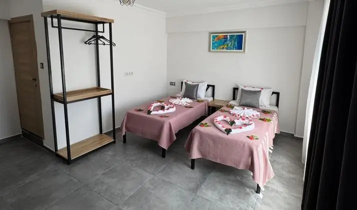 Aile Odası, Bahçe Manzaralı, Balkonlu