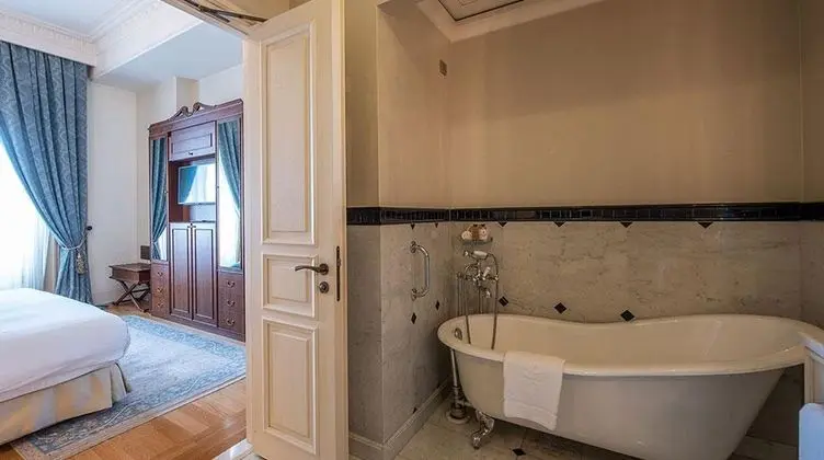 Suite, Haliç Manzaralı