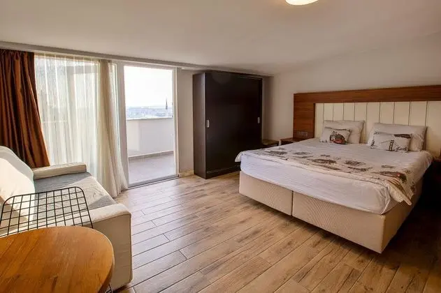 Çift Kişilik, Şehir Manzaralı