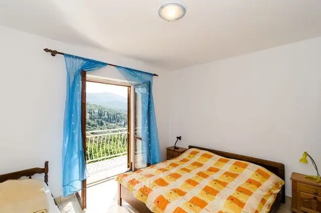 Üç Kişilik Oda (Triple Room with Balcony)