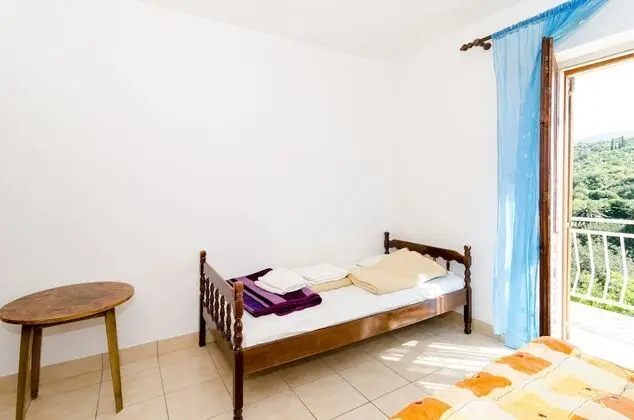 Üç Kişilik Oda (Triple Room with Balcony)