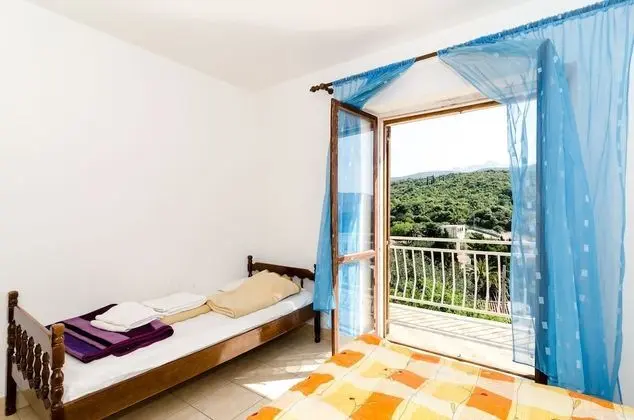 Üç Kişilik Oda (Triple Room with Balcony)