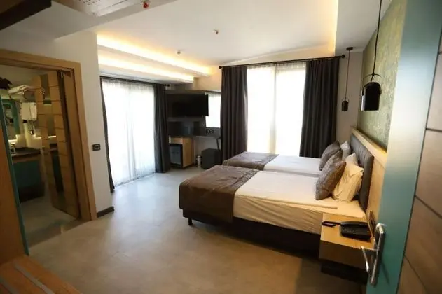 Deluxe Custom Room