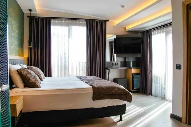 Deluxe Custom Room