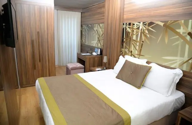 Standart Oda, Sokak Manzaralı
