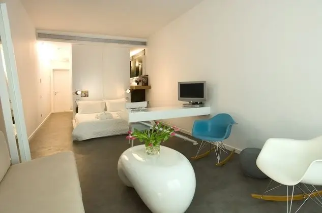 Modern Junior Art Suite