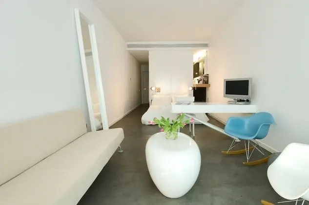 Modern Junior Art Suite