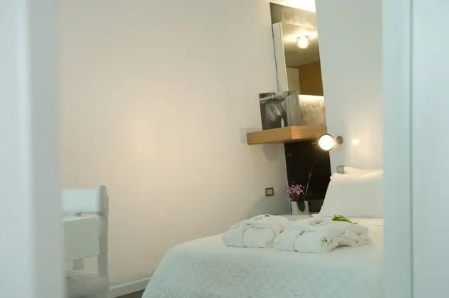 Modern Junior Art Suite