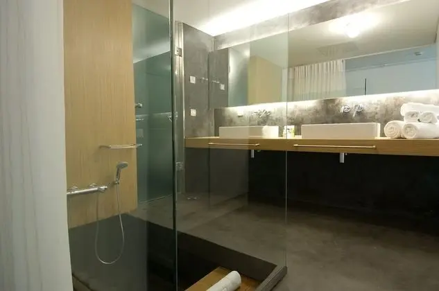 Modern Junior Art Suite