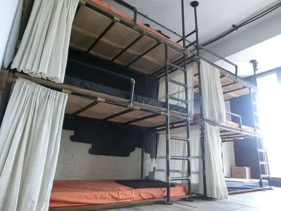Ortak Ranzalı Oda, 2 Tek Kişilik Yatak